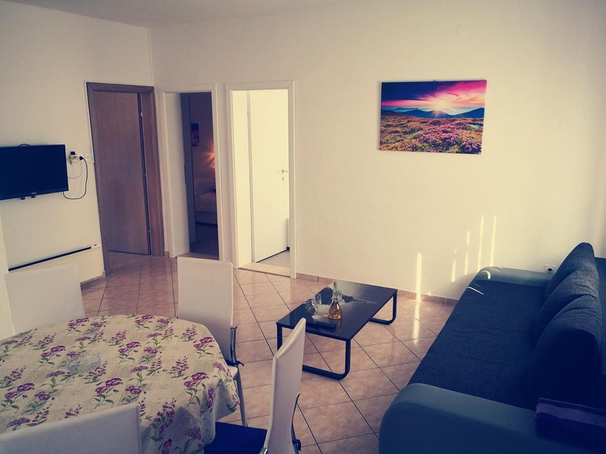 Apartments By The Sea Pag - 16100 Pag Town Room photo